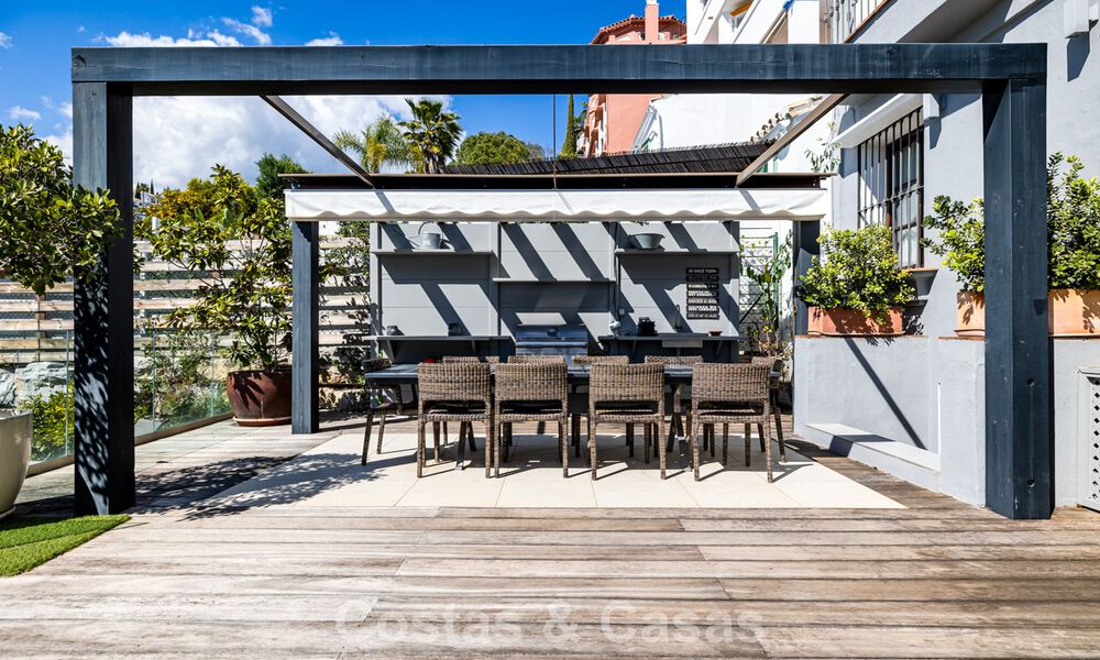 Spacious townhouse for sale with sea views in a gated urbanization in the hills of Marbella - Benahavis 778916