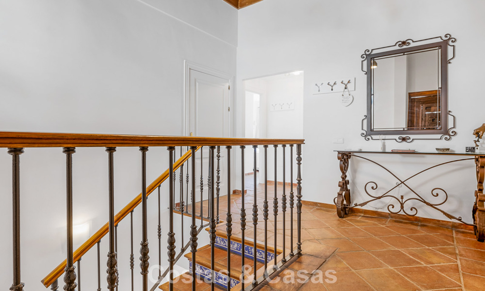 Spacious townhouse for sale with sea views in a gated urbanization in the hills of Marbella - Benahavis 778924
