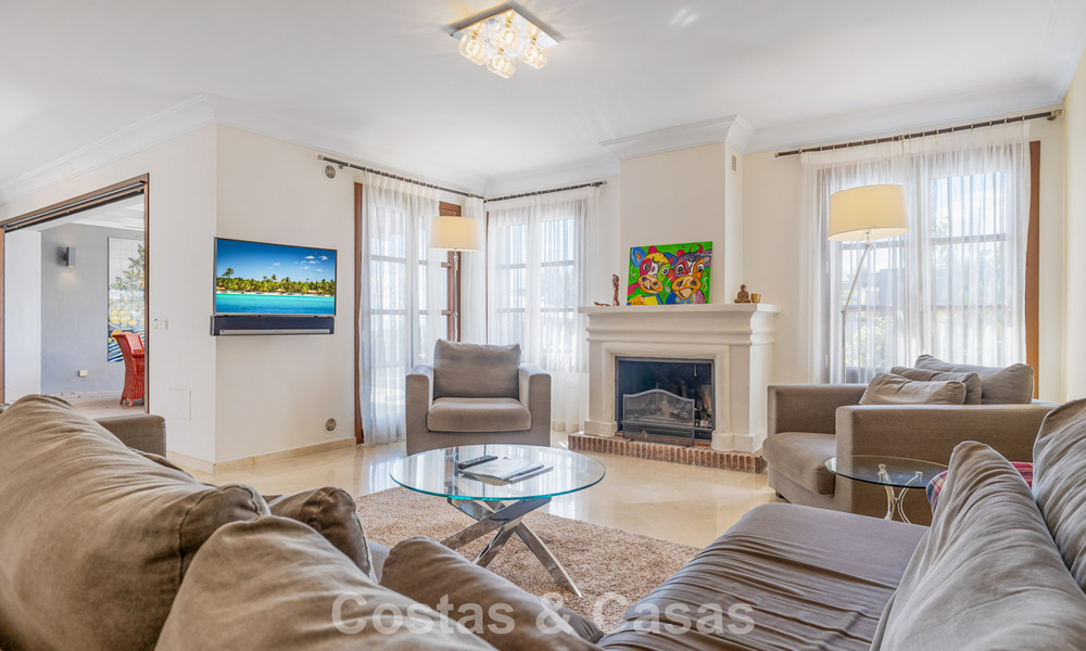 Spacious townhouse for sale with sea views in a gated urbanization in the hills of Marbella - Benahavis 778926