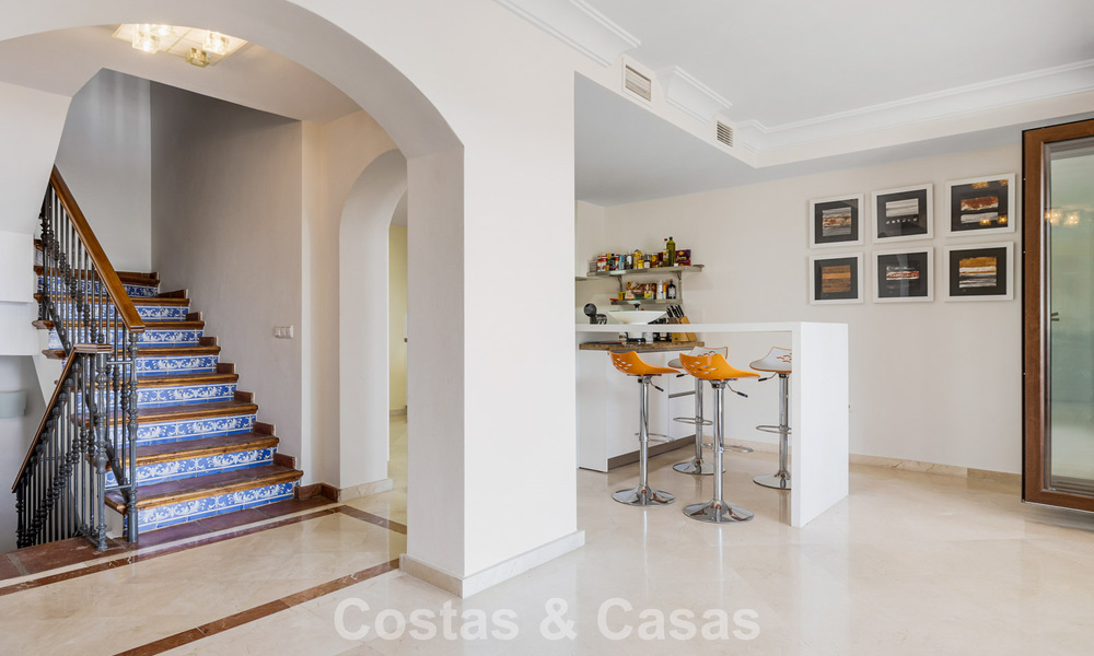 Spacious townhouse for sale with sea views in a gated urbanization in the hills of Marbella - Benahavis 778929