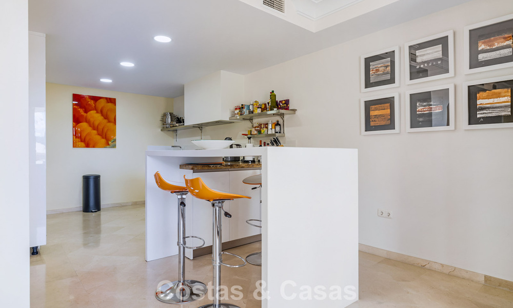 Spacious townhouse for sale with sea views in a gated urbanization in the hills of Marbella - Benahavis 778930