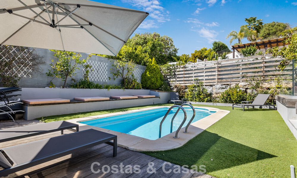 Spacious townhouse for sale with sea views in a gated urbanization in the hills of Marbella - Benahavis 778939
