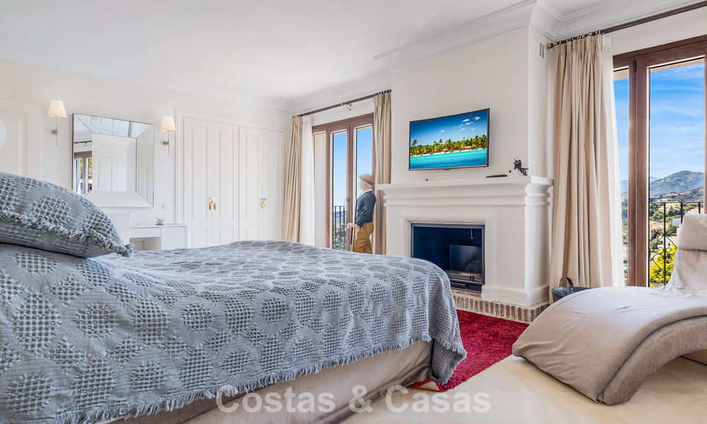 Spacious townhouse for sale with sea views in a gated urbanization in the hills of Marbella - Benahavis 778943