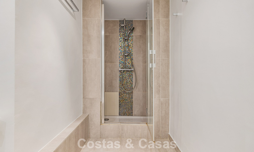 Spacious townhouse for sale with sea views in a gated urbanization in the hills of Marbella - Benahavis 778945