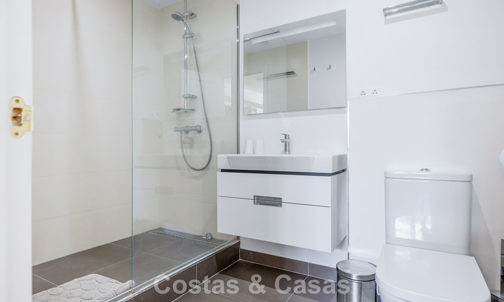 Spacious townhouse for sale with sea views in a gated urbanization in the hills of Marbella - Benahavis 778949