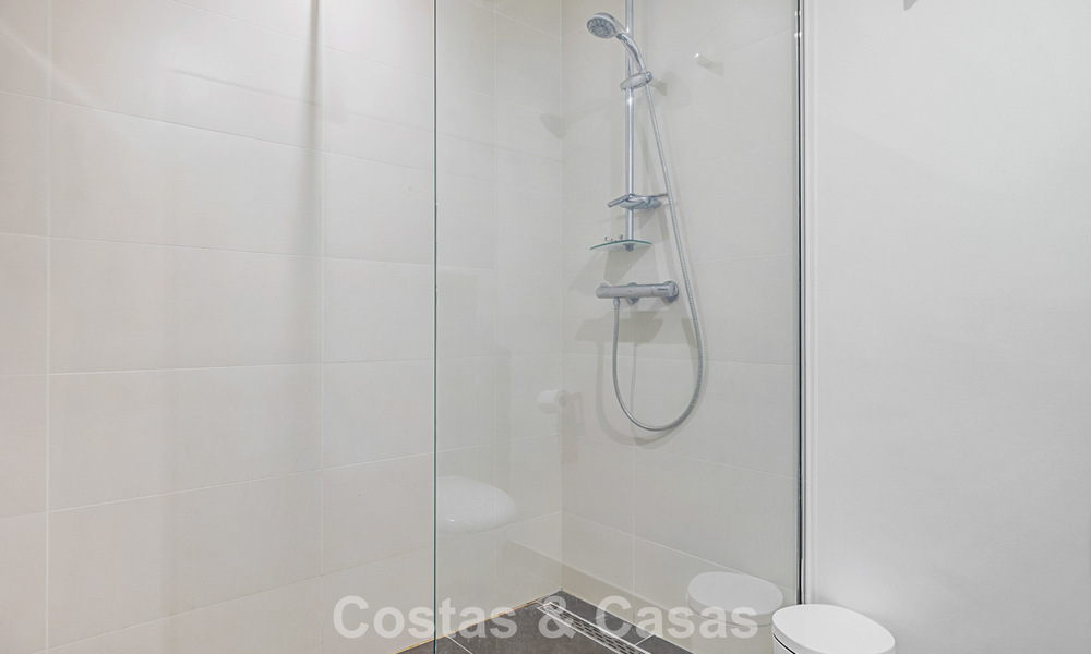 Spacious townhouse for sale with sea views in a gated urbanization in the hills of Marbella - Benahavis 778955