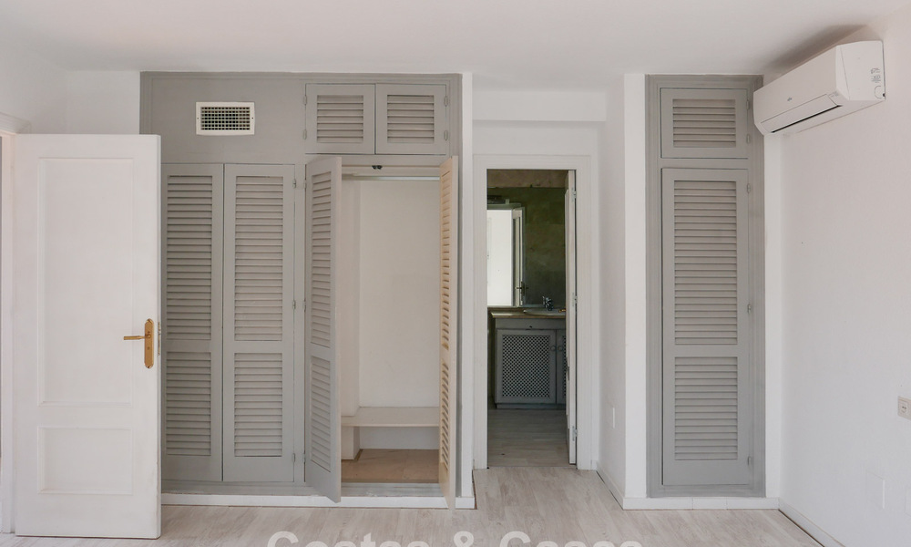 Renovation project: luxury villa for sale with modern Mediterranean design and sea views in Nueva Andalucia, Marbella 778855