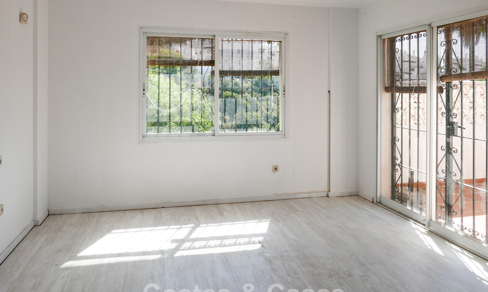 Renovation project: luxury villa for sale with modern Mediterranean design and sea views in Nueva Andalucia, Marbella 778859