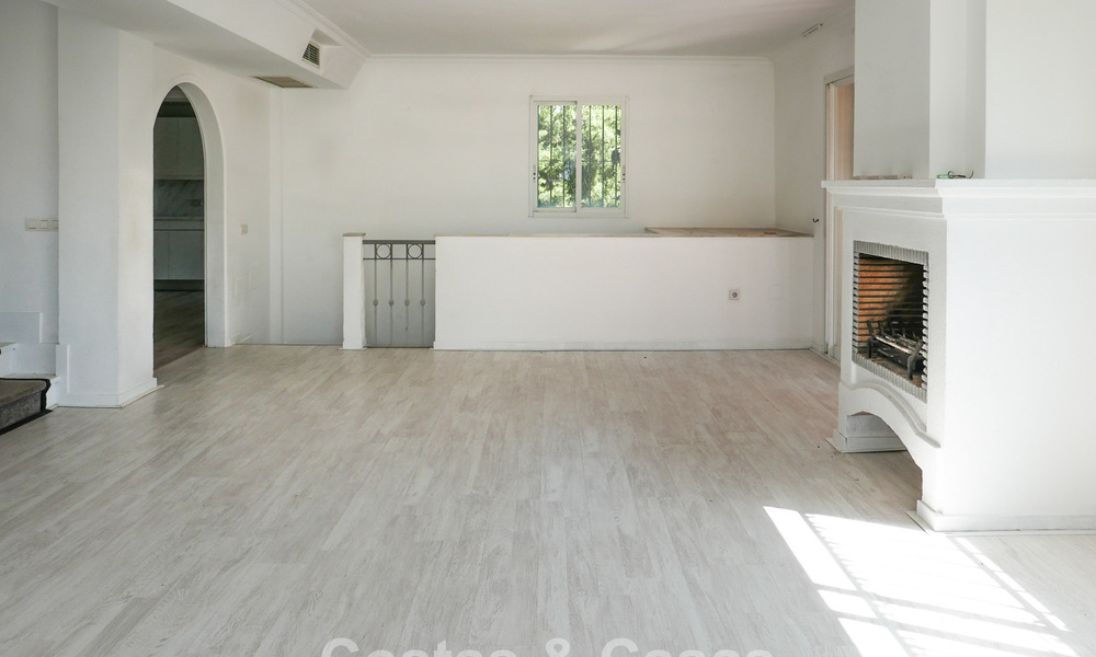 Renovation project: luxury villa for sale with modern Mediterranean design and sea views in Nueva Andalucia, Marbella 778863