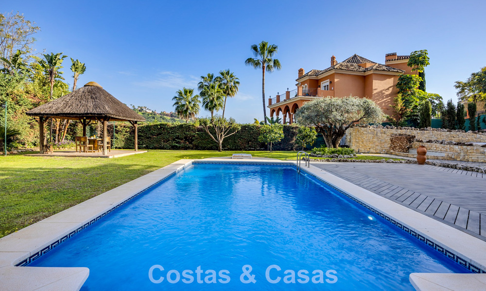 Luxury villa with unique architecture for sale surrounded by golf courses in Benahavis - Marbella 778868