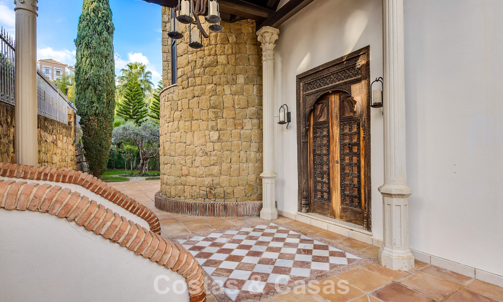 Luxury villa with unique architecture for sale surrounded by golf courses in Benahavis - Marbella 778869