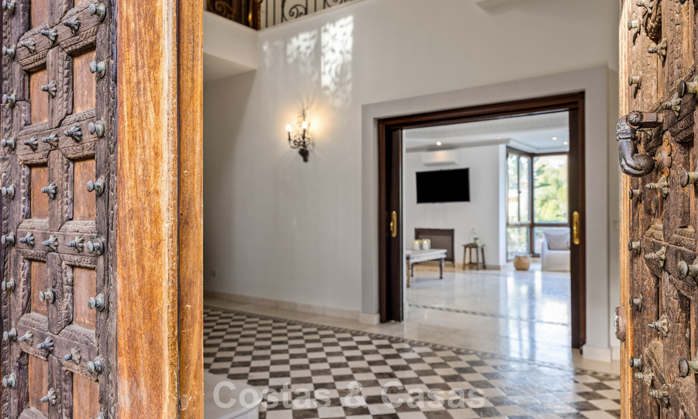 Luxury villa with unique architecture for sale surrounded by golf courses in Benahavis - Marbella 778871