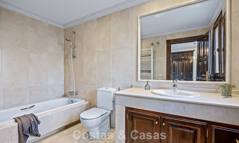 Luxury villa with unique architecture for sale surrounded by golf courses in Benahavis - Marbella 778879
