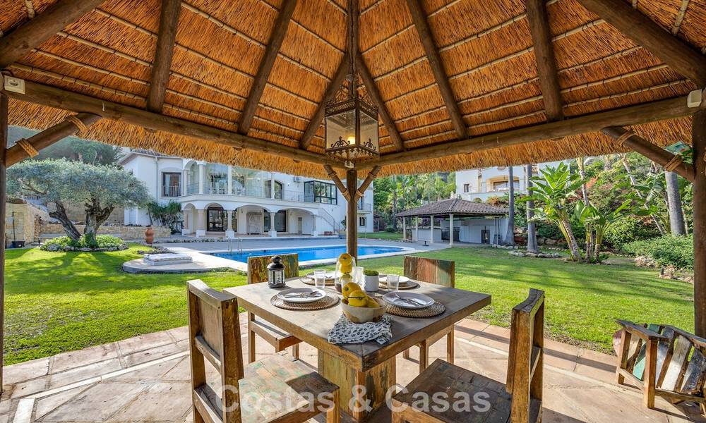 Luxury villa with unique architecture for sale surrounded by golf courses in Benahavis - Marbella 778884