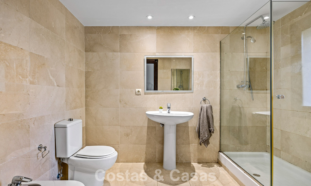 Luxury villa with unique architecture for sale surrounded by golf courses in Benahavis - Marbella 778897