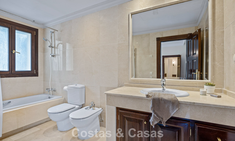 Luxury villa with unique architecture for sale surrounded by golf courses in Benahavis - Marbella 778899