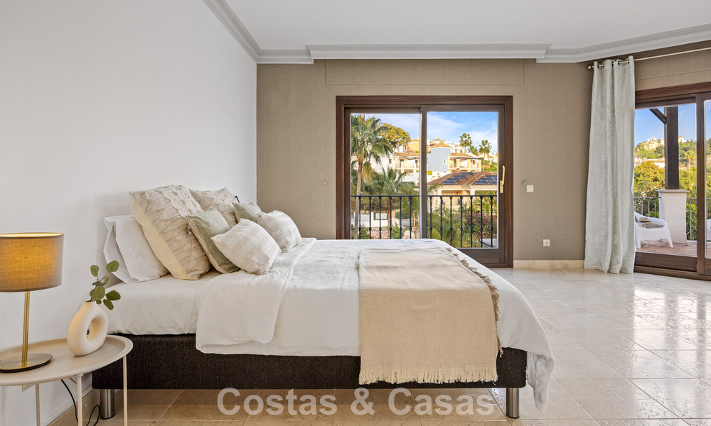 Luxury villa with unique architecture for sale surrounded by golf courses in Benahavis - Marbella 778900