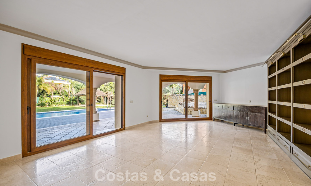 Luxury villa with unique architecture for sale surrounded by golf courses in Benahavis - Marbella 778904