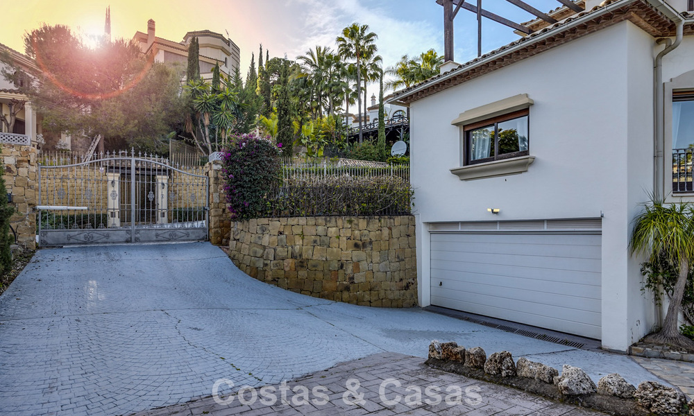 Luxury villa with unique architecture for sale surrounded by golf courses in Benahavis - Marbella 778906