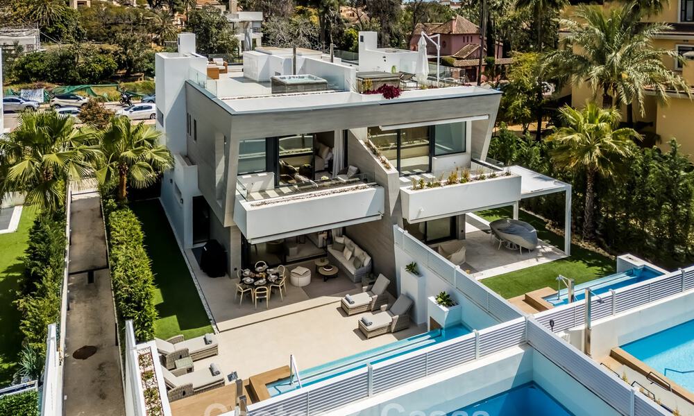 Move-in ready luxury property for sale within walking distance to the beach and Puerto Banus, Marbella 779227