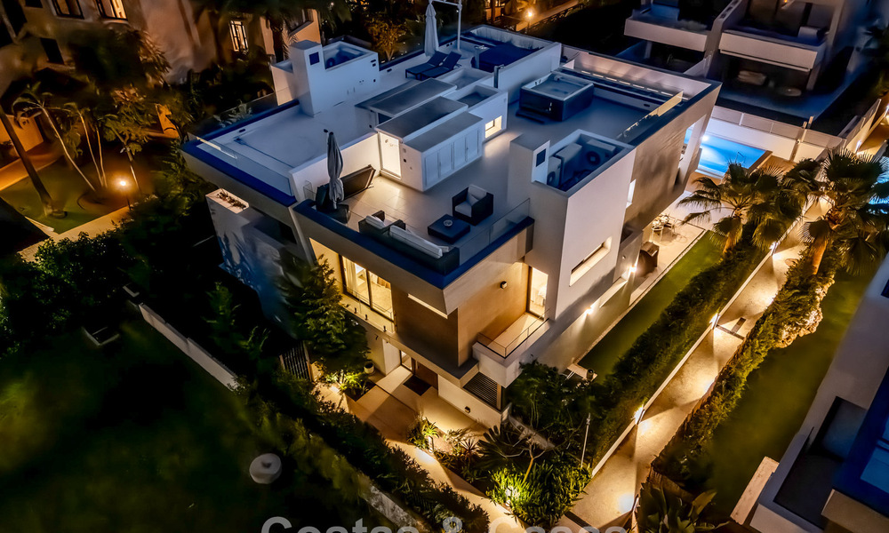 Move-in ready luxury property for sale within walking distance to the beach and Puerto Banus, Marbella 779229