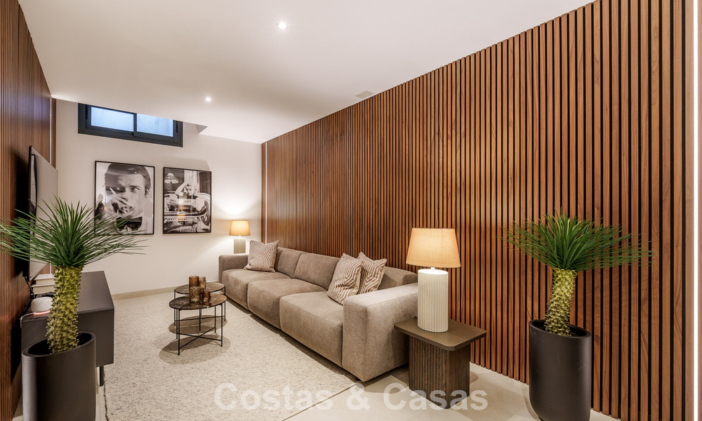 Move-in ready luxury property for sale within walking distance to the beach and Puerto Banus, Marbella 779232