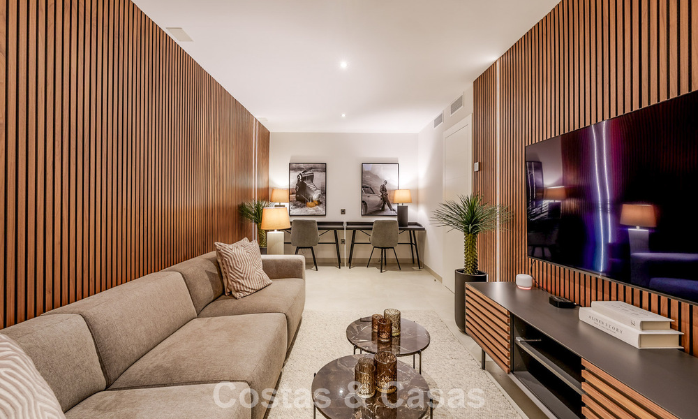 Move-in ready luxury property for sale within walking distance to the beach and Puerto Banus, Marbella 779233