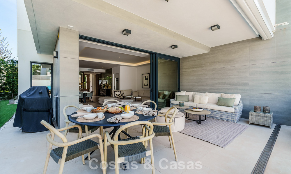 Move-in ready luxury property for sale within walking distance to the beach and Puerto Banus, Marbella 779244