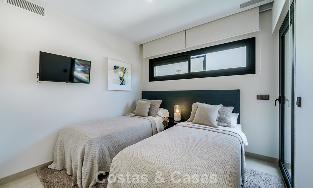 Move-in ready luxury property for sale within walking distance to the beach and Puerto Banus, Marbella 779246