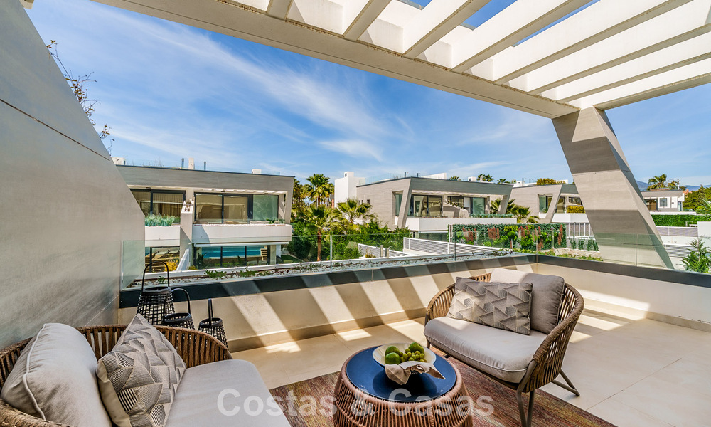 Move-in ready luxury property for sale within walking distance to the beach and Puerto Banus, Marbella 779251