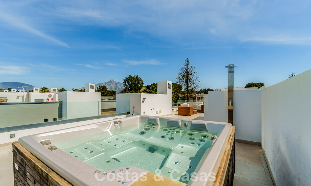Move-in ready luxury property for sale within walking distance to the beach and Puerto Banus, Marbella 779252