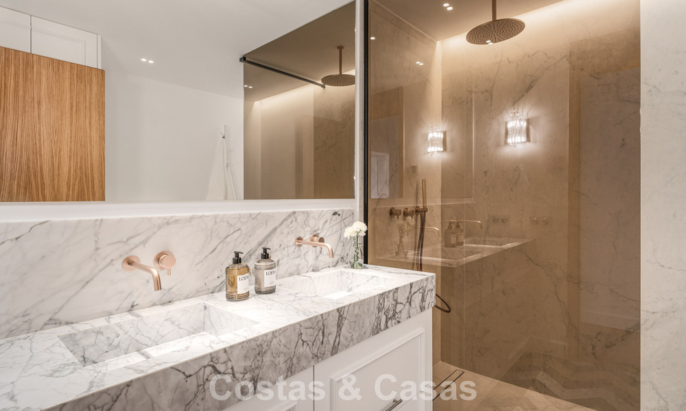 First-Class renovated beachfront apartment with sea views for sale on Marbella’s Golden Mile 779042