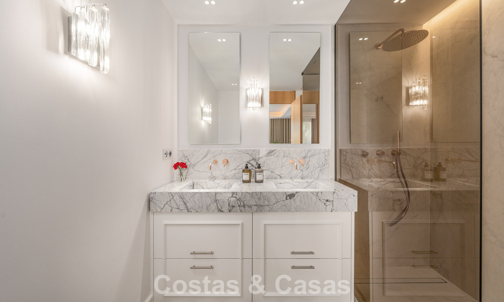 First-Class renovated beachfront apartment with sea views for sale on Marbella’s Golden Mile 779043