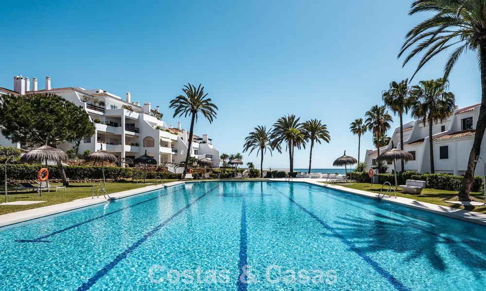 First-Class renovated beachfront apartment with sea views for sale on Marbella’s Golden Mile 779044