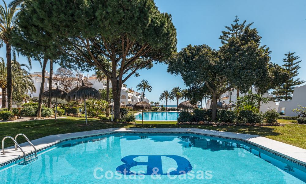First-Class renovated beachfront apartment with sea views for sale on Marbella’s Golden Mile 779045