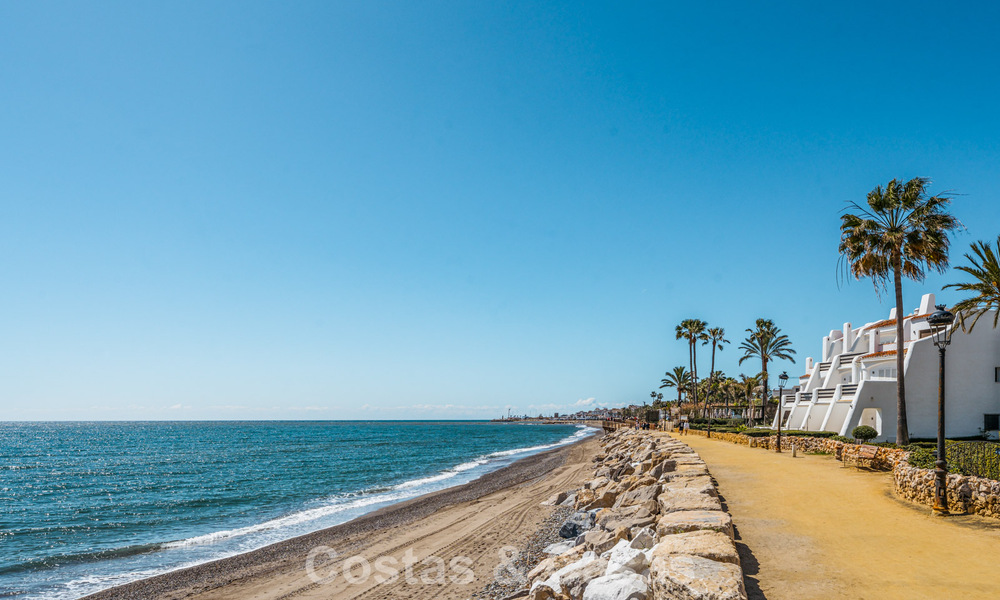 First-Class renovated beachfront apartment with sea views for sale on Marbella’s Golden Mile 779048