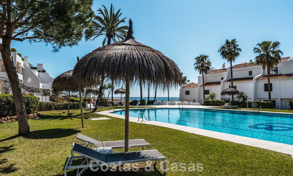 First-Class renovated beachfront apartment with sea views for sale on Marbella’s Golden Mile 779049