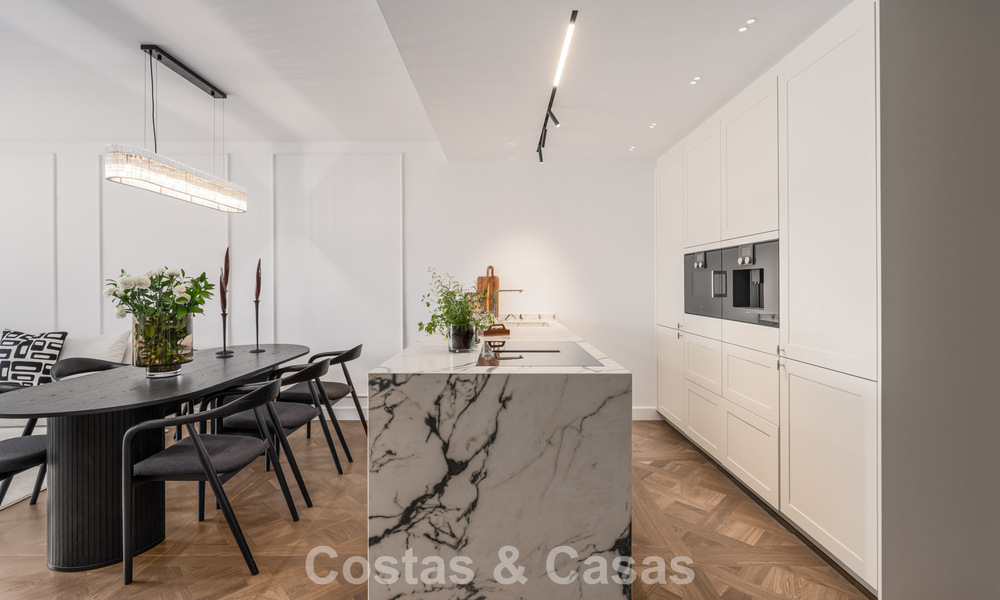 First-Class renovated beachfront apartment with sea views for sale on Marbella’s Golden Mile 779059