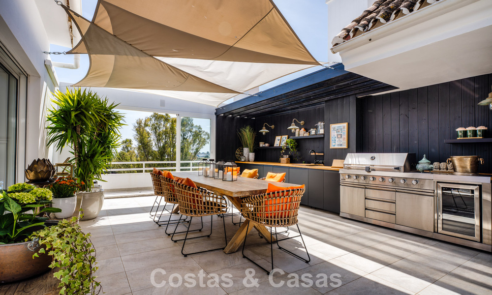 Frontline golf penthouse with stunning golf and sea views for sale in a gated community of Nueva Andalucia, Marbella 779085
