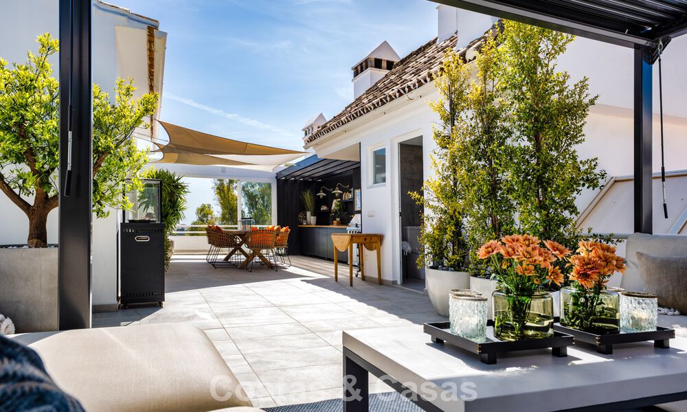 Frontline golf penthouse with stunning golf and sea views for sale in a gated community of Nueva Andalucia, Marbella 779088