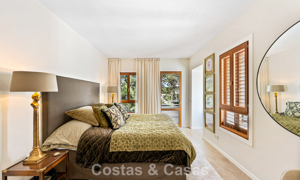 Frontline golf penthouse with stunning golf and sea views for sale in a gated community of Nueva Andalucia, Marbella 779095