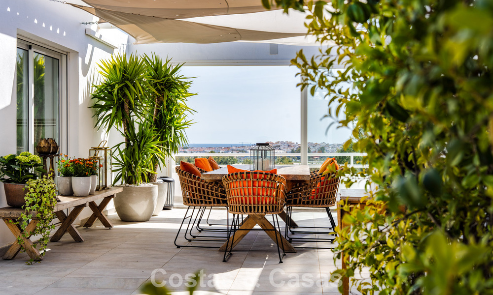 Frontline golf penthouse with stunning golf and sea views for sale in a gated community of Nueva Andalucia, Marbella 779099