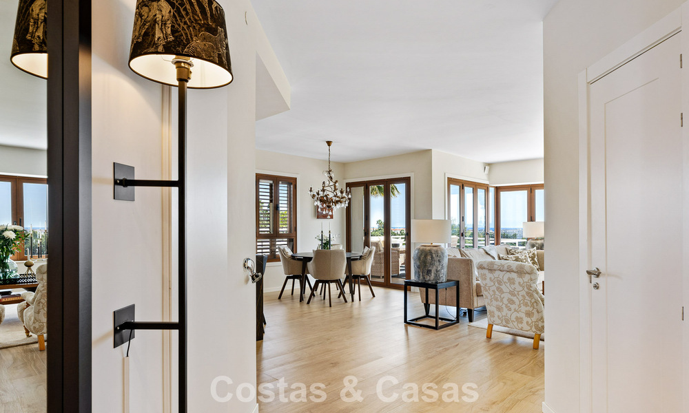 Frontline golf penthouse with stunning golf and sea views for sale in a gated community of Nueva Andalucia, Marbella 779100