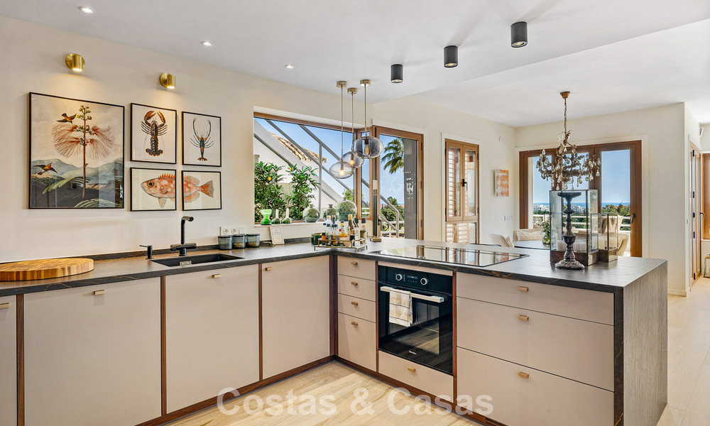 Frontline golf penthouse with stunning golf and sea views for sale in a gated community of Nueva Andalucia, Marbella 779101
