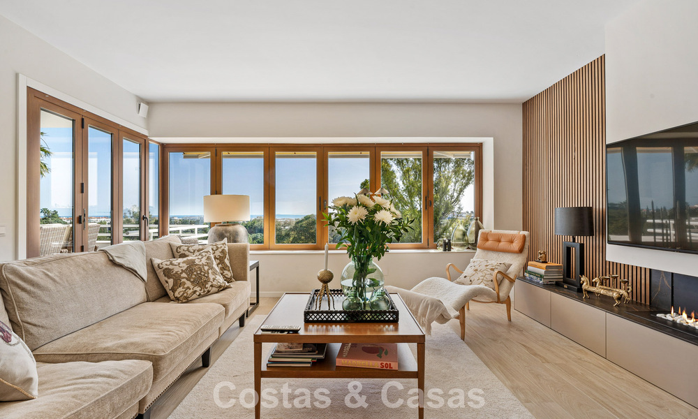 Frontline golf penthouse with stunning golf and sea views for sale in a gated community of Nueva Andalucia, Marbella 779105