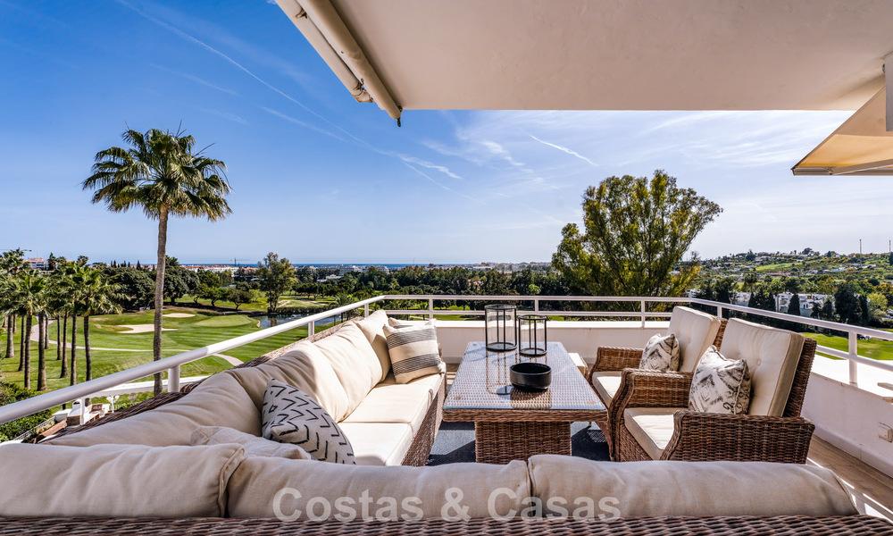 Frontline golf penthouse with stunning golf and sea views for sale in a gated community of Nueva Andalucia, Marbella 779108