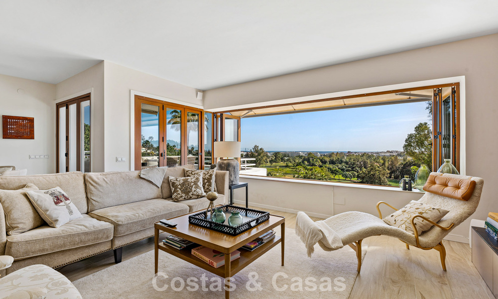 Frontline golf penthouse with stunning golf and sea views for sale in a gated community of Nueva Andalucia, Marbella 779110