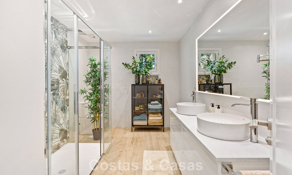Frontline golf penthouse with stunning golf and sea views for sale in a gated community of Nueva Andalucia, Marbella 779116