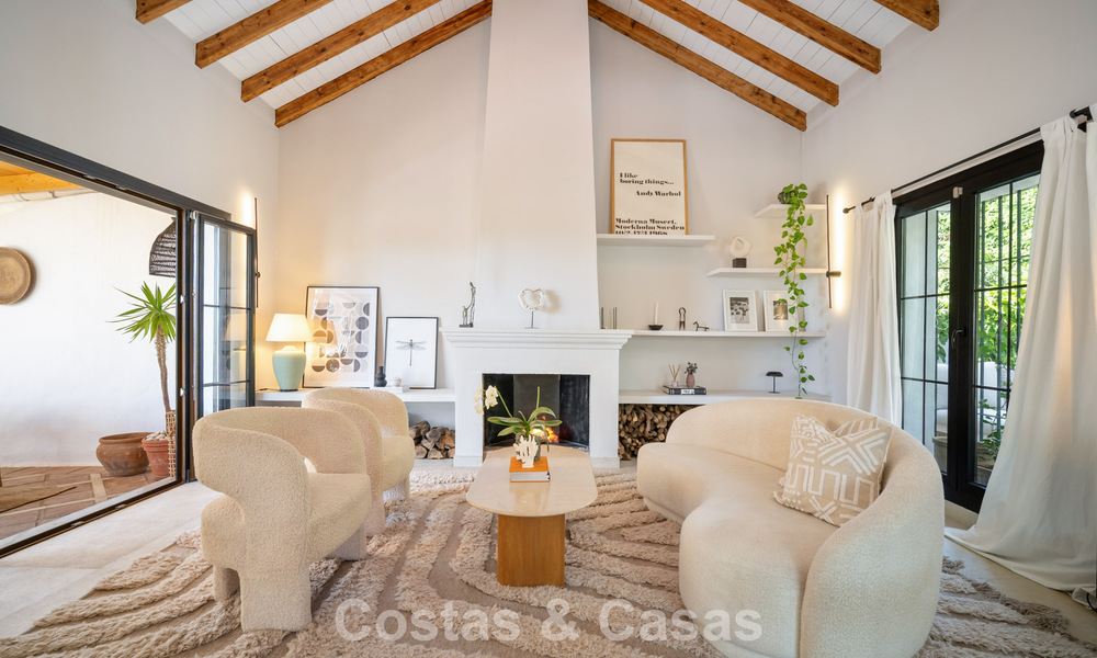 Beautifully renovated townhouse in a timeless Andalusian style with sea views for sale on Marbella's Golden Mile 778960