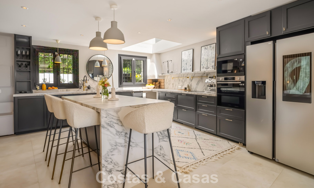 Beautifully renovated townhouse in a timeless Andalusian style with sea views for sale on Marbella's Golden Mile 778966